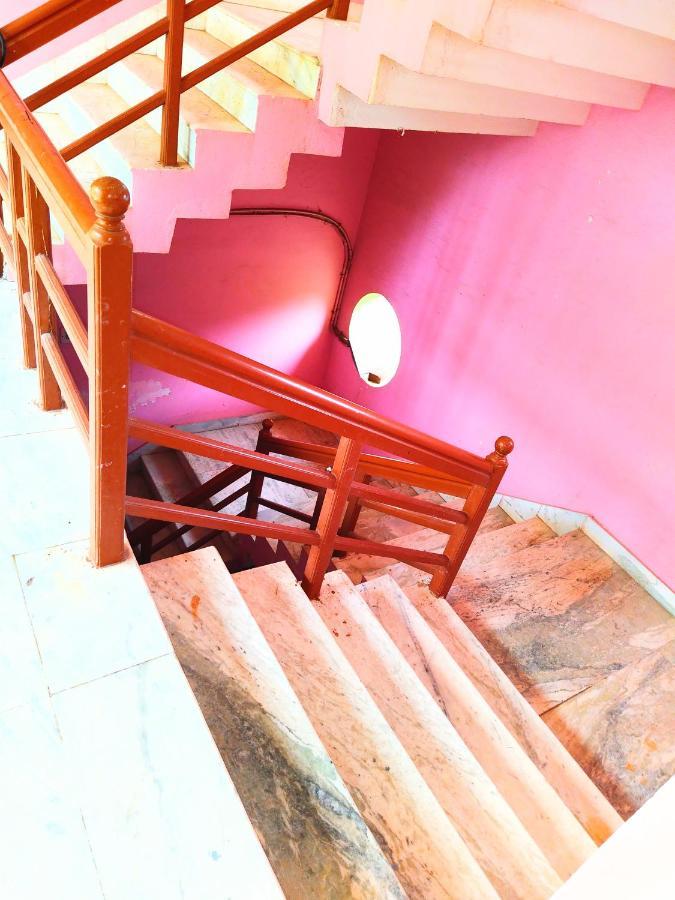 Sara Beach House Puri Exterior photo